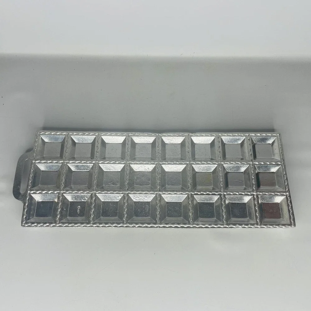 Ravioli Press‎ IPS Makes 24 Mini 1